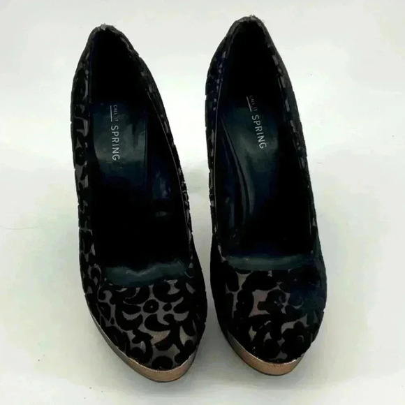 CALL  IT SPRING - Picture 2 of 6